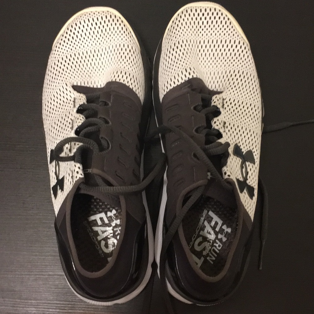 Underarmor running shoes (8w)